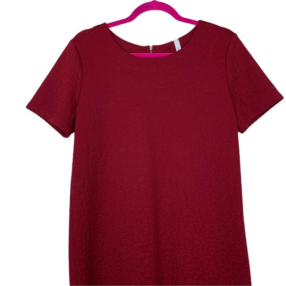 Gilli Red Textured Leopard Printed Short Sleeve Exposed Zip Stretchy Shift Dress - Picture 2 of 8